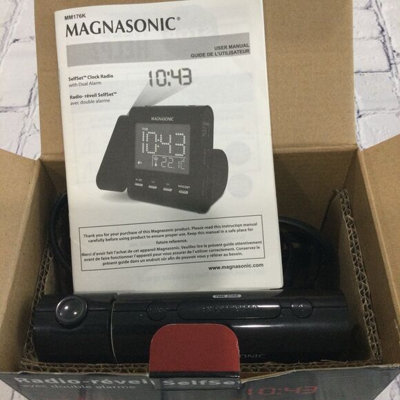 Magnasonic Self Set Clock with Dual Alarm AM /FM Radio Temp and Date Display - Picture 6 of 11